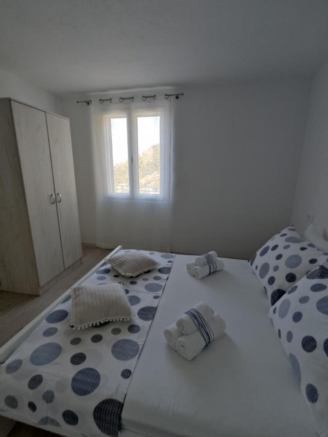 Zagalo * Sveta Nedelja (Hvar)